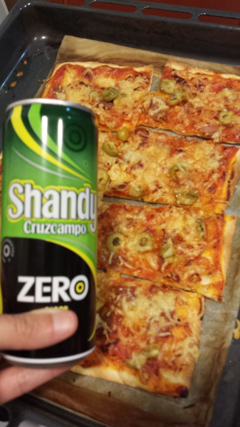 Pizza y Shandy cruzcampo Zero