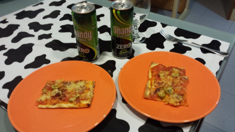 Cena de Pizza con Shandy Zero