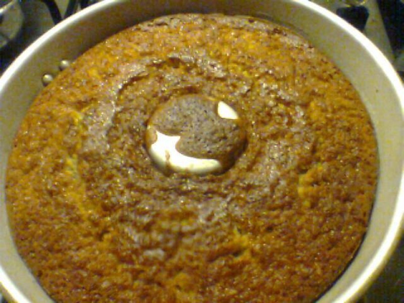 Bolo de maçã com sementes de papoila azuis feito com a farinha da nacional.