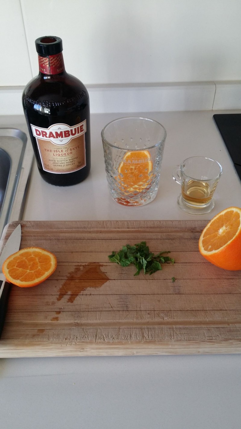 preparação de cocktail Ti toino