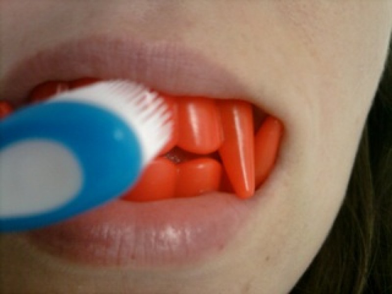 Até os vampiros gostam da Colgate Wisp...