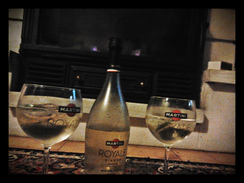 Tudo pronto para uma bela noite na companhia de Martini Royale 