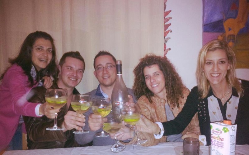 BRINDE OFICIAL DE UMA NOITE BEM PASSADA NA COMPANHIA DO MARTINI ROYALE