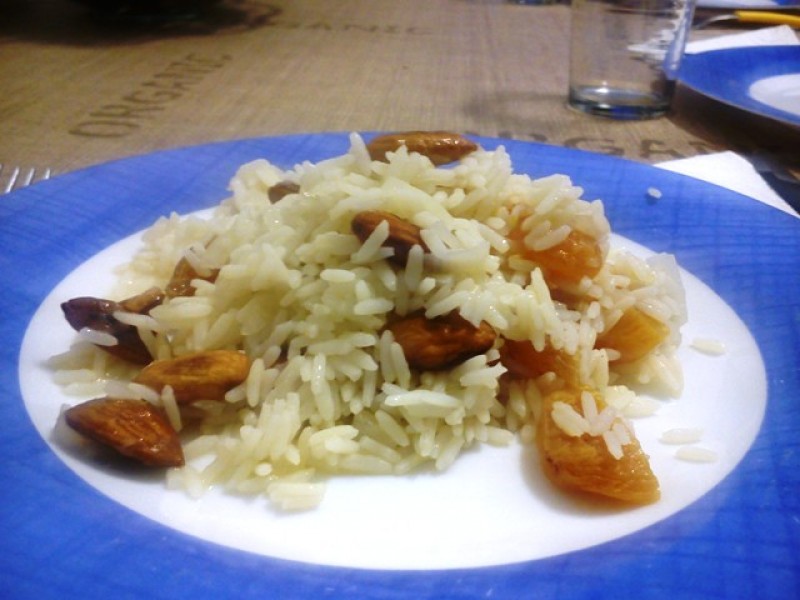 Arroz com alperces e amêndoas torradas 
