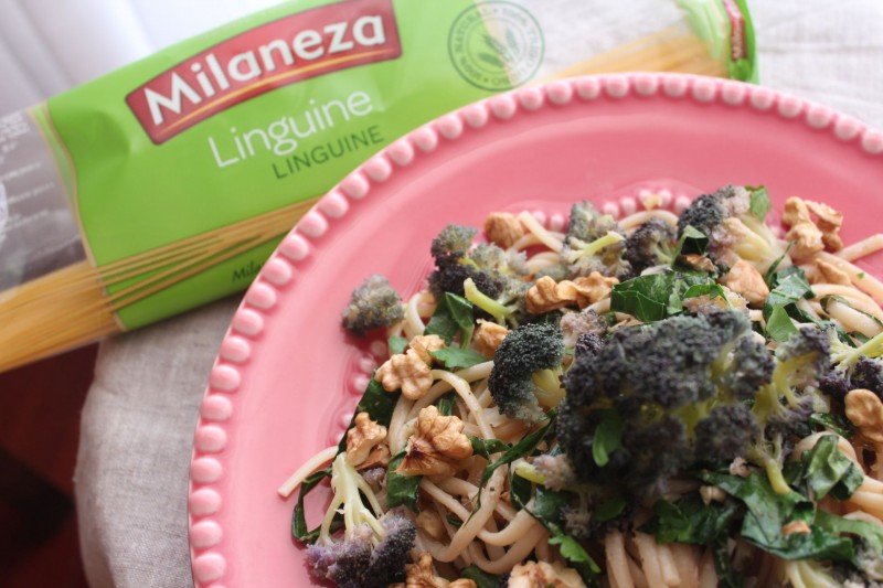 Linguini com brócolos roxos e nozes #youzz #Youzzmilaneza