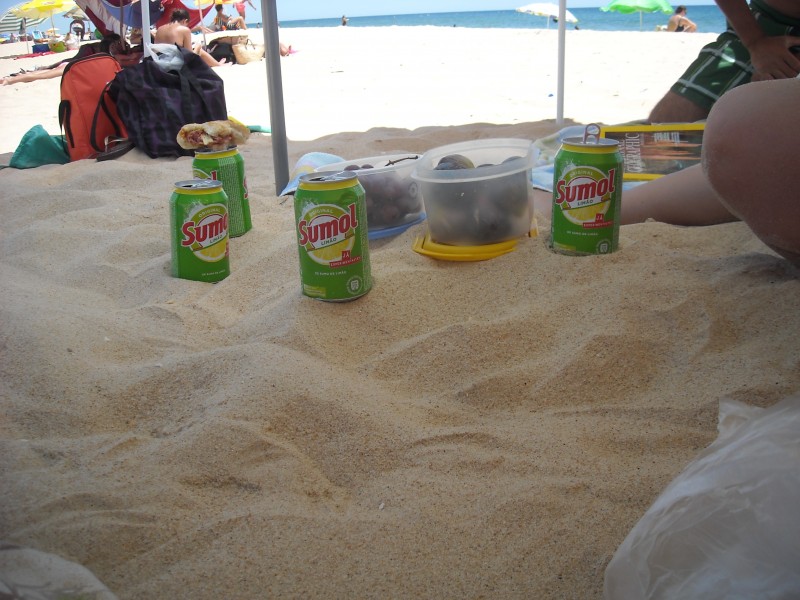 Na praia refresca-te com sumol :)